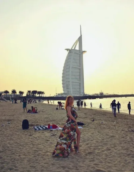 Clara, 29