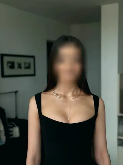Ella, 38