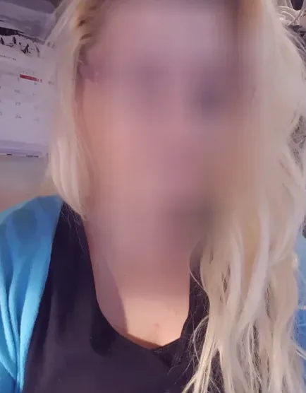 Ellen, 40