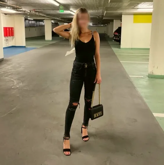 Ellie, 21