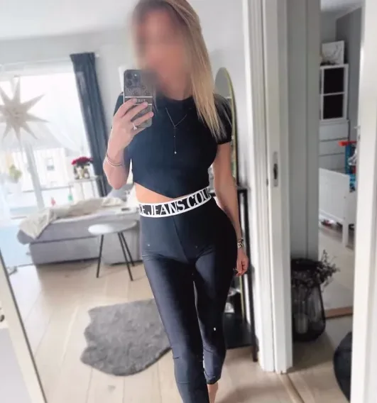 Emilia, 32