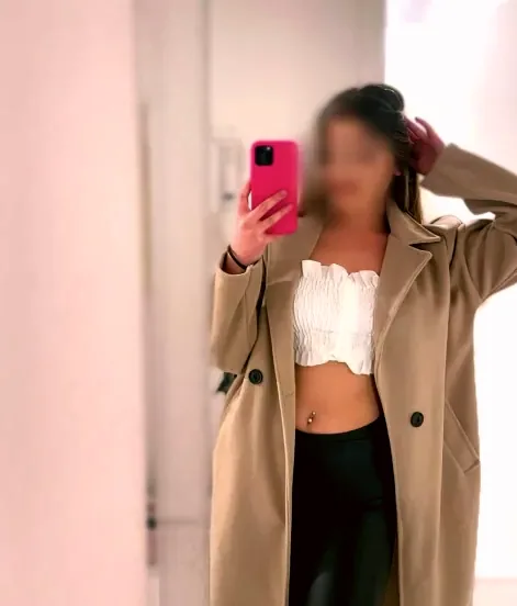 Emilie, 19