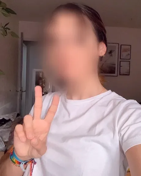 Isabella, 29
